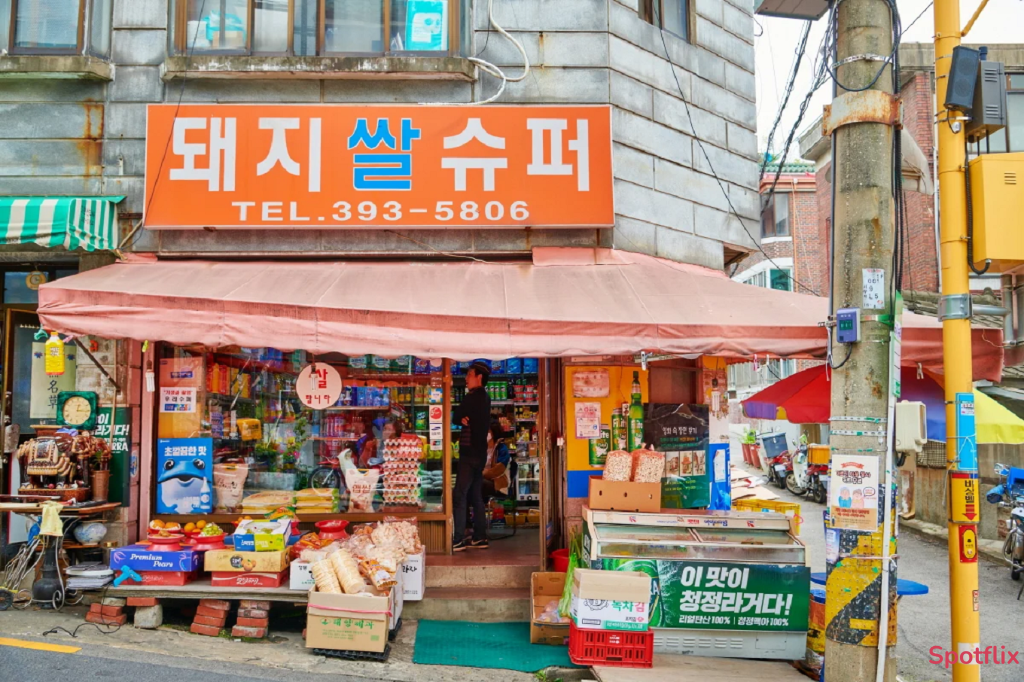 Ki-Woo and Min-Hyuk Have Their Pivotal Soju Scene at Woori Supermarket from Parasite