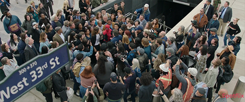 Peter & MJ Confronted by the Crowd - Photo 1