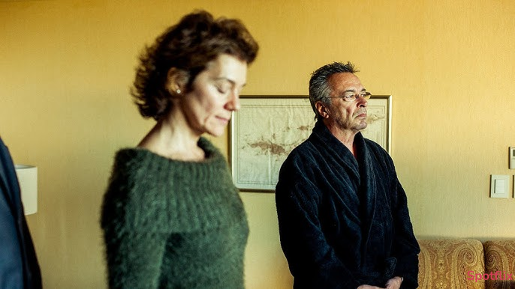 The Wealthy Family’s Proposal - Photo 1