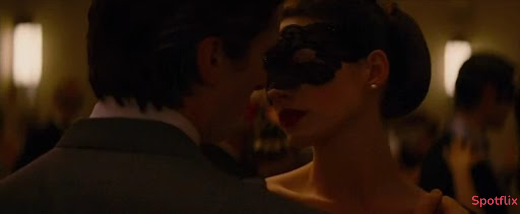 Bruce Meeting Selina  - Photo 1